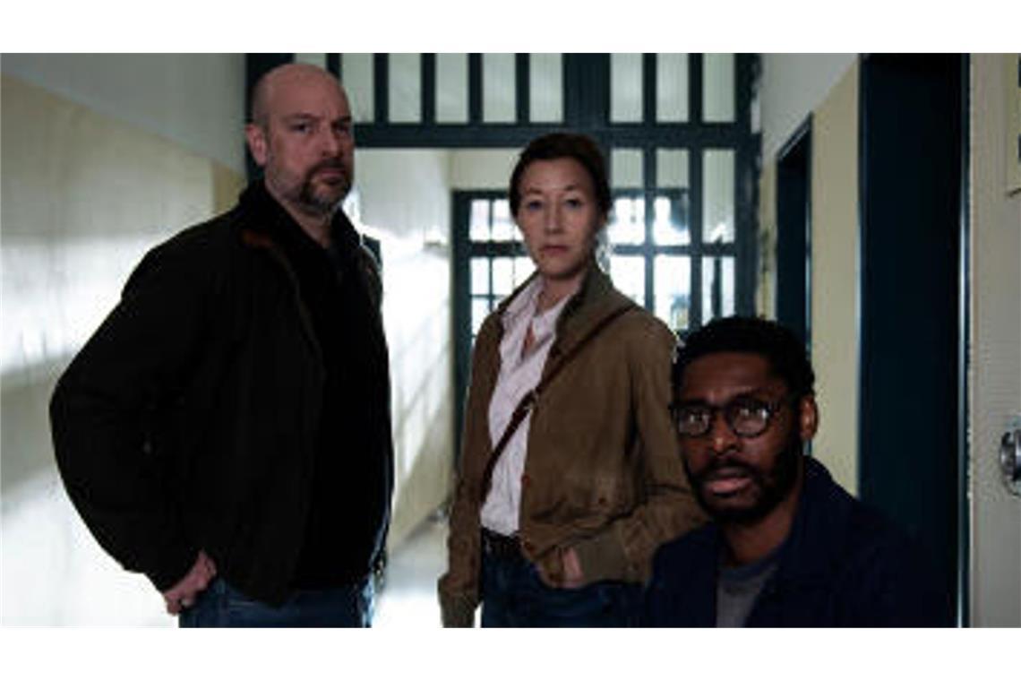 Kommissar Dennis Eden (Stephan Zinner), Kommissarin Cris Blohm (Johanna Wokalek) und Léon Kamara (Yoli Fuller, v.li.)