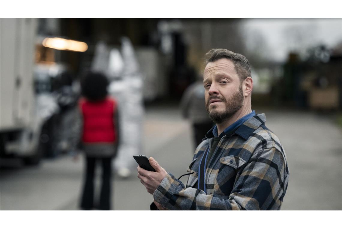 Kommissar Norbert Jütte (Roland Riebeling) beweist bei den Ermittlungen auf dem Studiogelände wieder allerlei Scharfsinn.