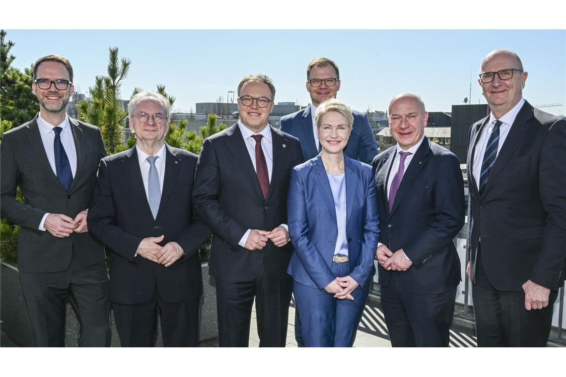 Ostdeutsche Länder verlangen mehr Einfluss Konferenz der ostdeutschen Ministerpräsidenten