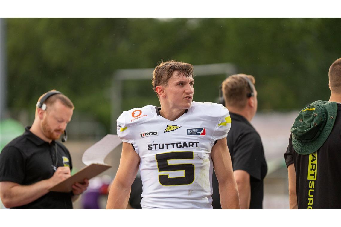 Konstantin Katz (30), Defensive Back seit 2023: „Die Entwicklung ist sehr schade und super traurig. Wir Spieler haben bis zum Schluss auf die Wende gehofft – denn die große Mehrzahl hat hier für die Idee, für das System und für die Trainer gespielt, nicht für Geld. Für die vielen Stuttgarter Jungs, die hier eine Dynastie hätten aufbauen können, tut mir dieses Ende extrem leid. In der Mannschaft hat alles super gepasst, ein Großteil wäre sicher bei Surge zusammengeblieben. Das Coach-Team hat etwas Überragendes aufgebaut, das noch weiter hätte wachsen und vielleicht sogar auf die Jugendarbeit der Scorpions hätte ausgeweitet werden können. Nun werden viele Vereine außenherum von dieser Insolvenz profitieren. Ich bin mir ziemlich sicher, dass es aus Stuttgart Spieler-Fahrgemeinschaften irgendwohin geben wird. Wie es bei mir weitergeht, weiß ich noch nicht. Im Nationalteam lief es für mich zuletzt sehr gut, bei Surge hätte ich auf jeden Fall gerne noch eine Saison drangehängt. Jetzt muss ich schauen, was passiert.“