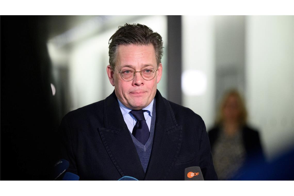 Sicherheitsbehörden sehen Russland hinter Auto-Sabotageserie Konstantin von Notz (Grüne) ist Vorsitzender des Parlamentarischen Kontrollgremiums, in dem die Geheimdienste auch über russische Sabotage, Spionage und Desinformation berichten. (Archivbild)