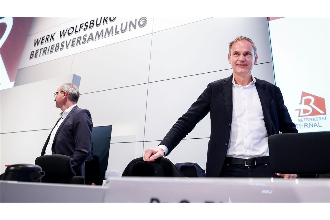 VW-Chef verteidigt Sparkurs - "Buh"-Rufe bei Versammlung Konzernchef Oliver Blume verteidigt vor der Belegschaft den strikten Sparkurs.
