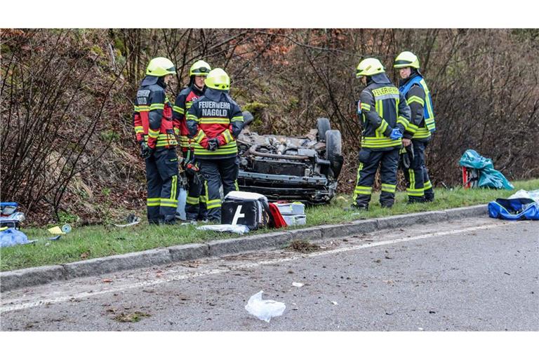 Kräfte der Feuerwehr am Unfallort.