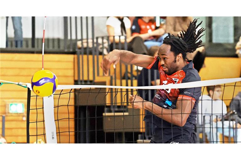 Kraftvoll und wuchtig: Nyherowo Omene schlägt zu.