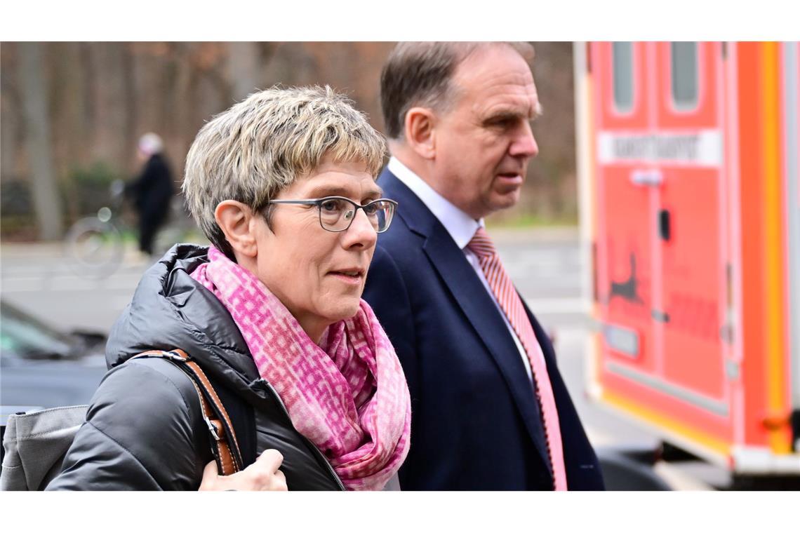 Kramp-Karrenbauer gewinnt gegen Merz-Kandidaten