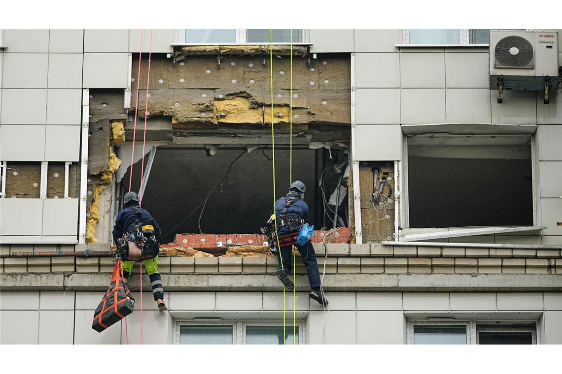 Bilder des Tages Krasnogorsk bei Moskau: Drohnenangriff beschädigt Wohnhaus