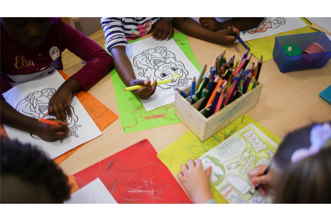 Mehr als jeder Dritte: Kindern fehlt Zeit für Kreatives Kreative Aktivitäten für Kinder finden laut einer Umfrage fast alle Deutschen wichtig - gerade digitale Medien sehen viele aber als Hindernis. (Symbolbild)