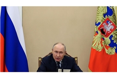 Kremlchef Putin fordert von der Regierung Maßnahmen zum Ankurbeln der mauen Wirtschaft. (Archivbild)