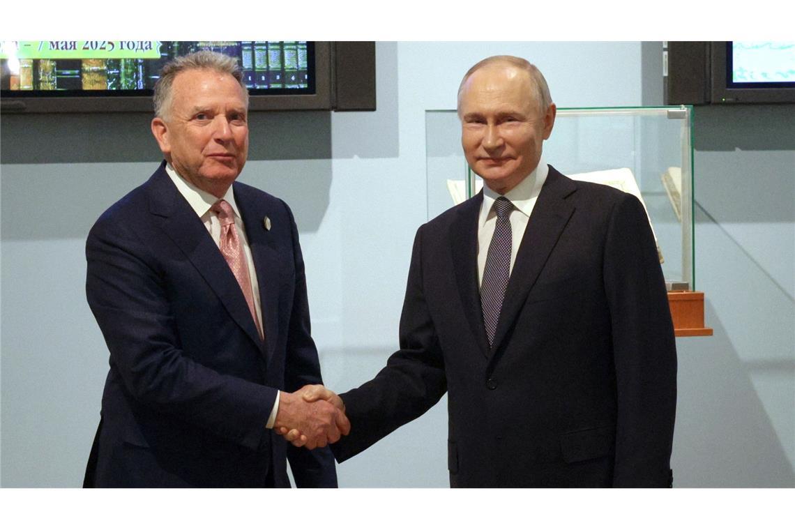 Kremlchef Putin (r.) und der US-Beauftragte Witkoff haben sich mehrfach getroffen. (Archivbild)