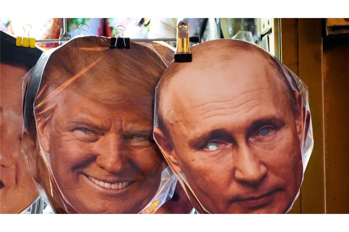 Kreml: Putin übergab "persönliches Geschenk" für Trump Kremlchef Wladimir Putin bewundert seinen US-Kollegen Donald Trump und hat ihm nun ein Geschenk überreichen lassen. (Archivbild)