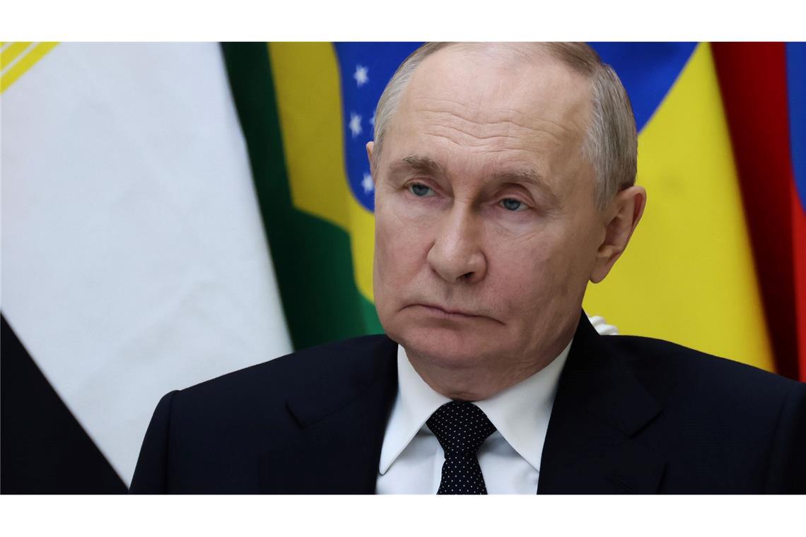 Rätsel um erschossenen Moskauer Minister - Putin feuerte ihn Kremlchef Wladimir Putin feuerte Verkehrsminister Roman Starowoit nach einem guten Jahr im Amt - kurz darauf wurde er tot aufgefunden. (Archivbild)