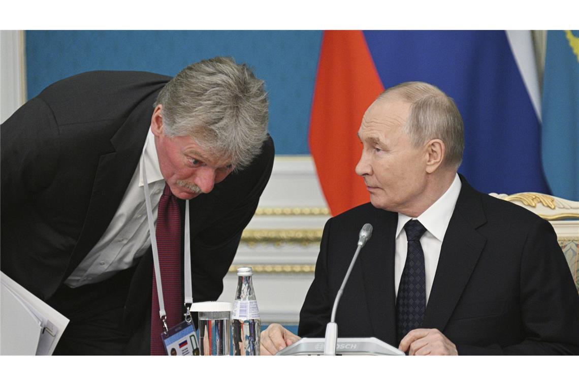 Kreml will mehr Details zu angebotener Waffenruhe Kremlsprecher Dmitri Peskow und Kreml-Chef Wladimir Putin (Archivbild)
