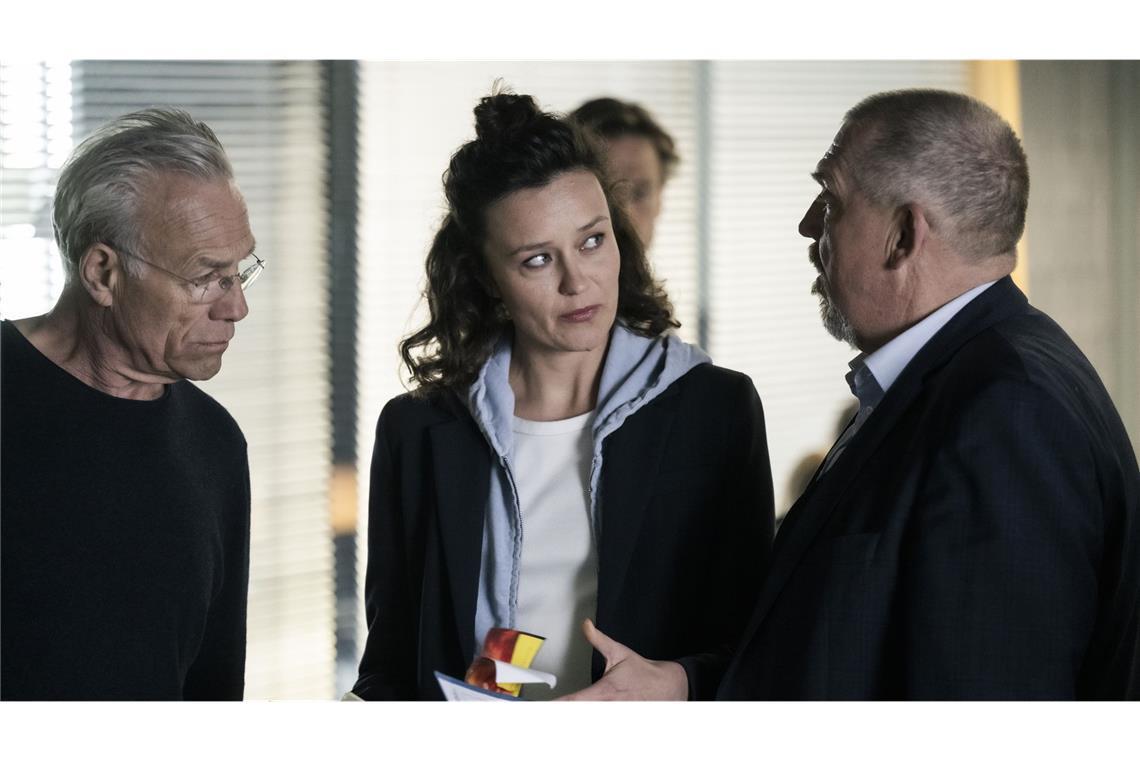 Berühmter „Lost Place“ erwacht zum Leben Kriminaltechnikerin Natalie Förster (Tinka Fürst) hat neue Erkenntnisse für Ballauf (links) und Schenk.