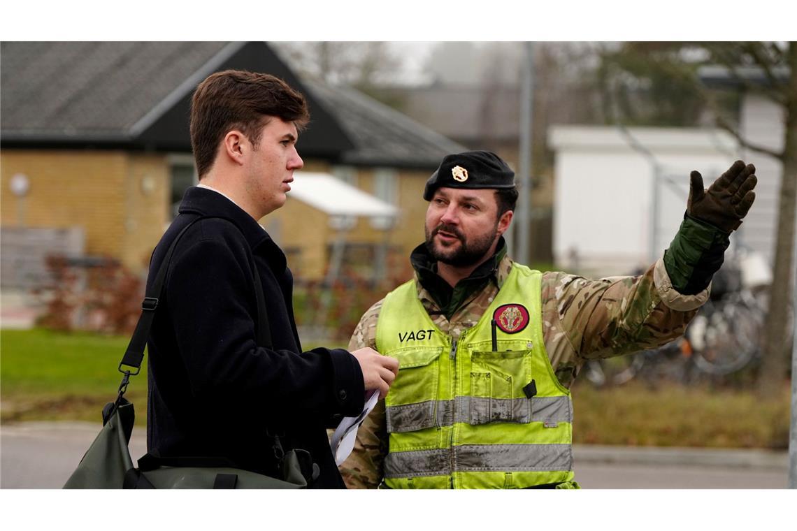 Kronprinz Christian tritt Wehrdienst an Kronprinz Christian tritt Wehrdienst an