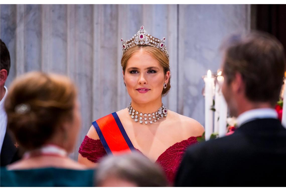 Kronprinzessin Amalia war ebenfalls in rot gekleidet.