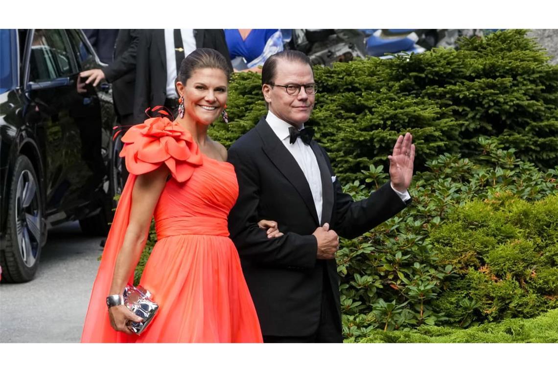 Kronprinzessin Victoria und Prinz Daniel von Schweden nach der Hochzeit von Prinzessin Märtha Louise von Norwegen und Durek Verrett im Jahr 2024. 