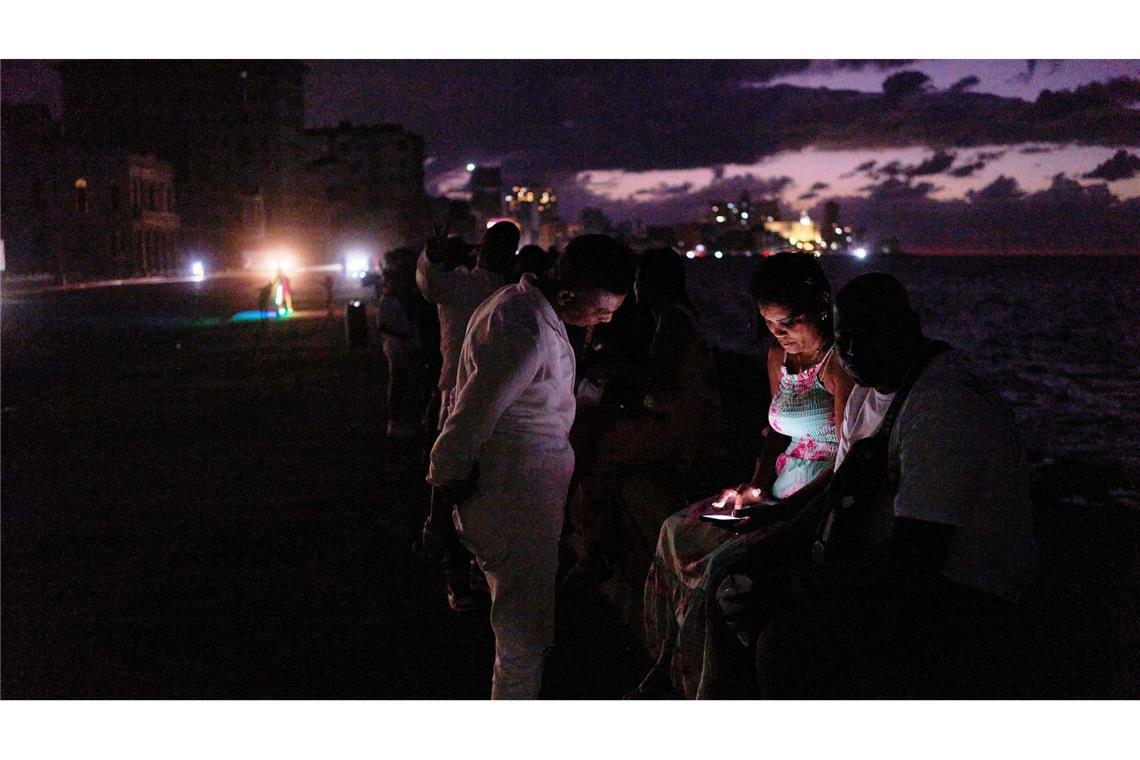 Kuba: Wenn die Lichter ausgehen – Havannas Malecón wird in der Blackout-Nacht zum Treffpunkt