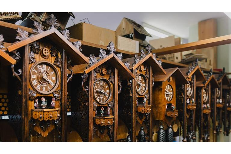 Kuckucksuhren hängen noch heute in vielen Wohnzimmern im Schwarzwald.