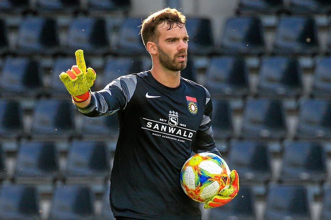 Eine neue Nummer eins für Großaspach Künftig die Nummer eins im Großaspacher Gehäuse: Oliver Schnitzler. Der 24-Jährige wechselt vom Drittliga-Mitabsteiger Preußen Münster in den Fautenhau.Foto: A. Becher