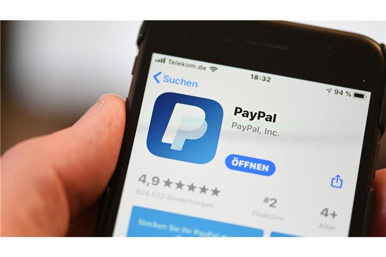 Künftig soll man mit einer Paypal-App auf dem Smartphone an einem Kassenterminal im Supermarkt, an der Tankstelle oder anderen Ladenkassen kontaktlos bezahlen können.