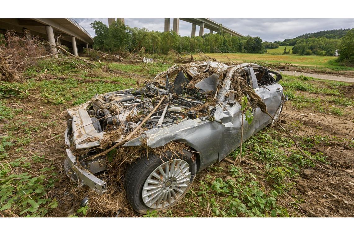 Künftig sollen aus schrottreifen Autos und anderen Fahrzeugen mehr Rohstoffe gewonnen werden. (Symbolbild)