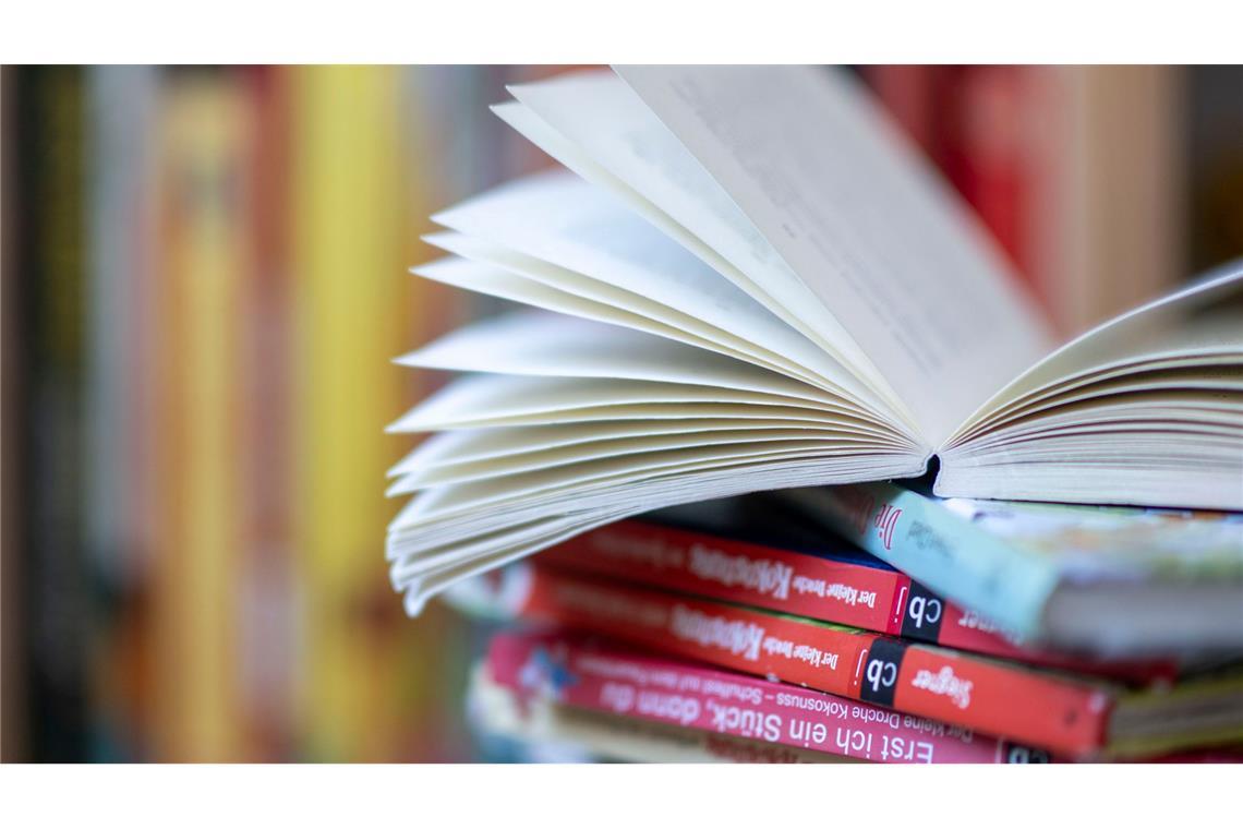 Fantasie oder KI-Formel - Wer schreibt morgen unsere Bücher? Künstliche Intelligenz als Co-Autor – kreative Hilfe oder kulturelle Bedrohung?