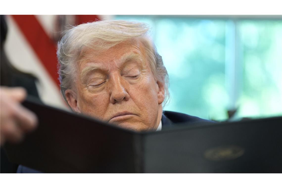 Trump nennt Harvard Bedrohung für Demokratie Kürzlich hat US-Präsident Donald Trump ein Dekret unterzeichnet, das ausländische Spenden für Hochschulen ins Visier nimmt.