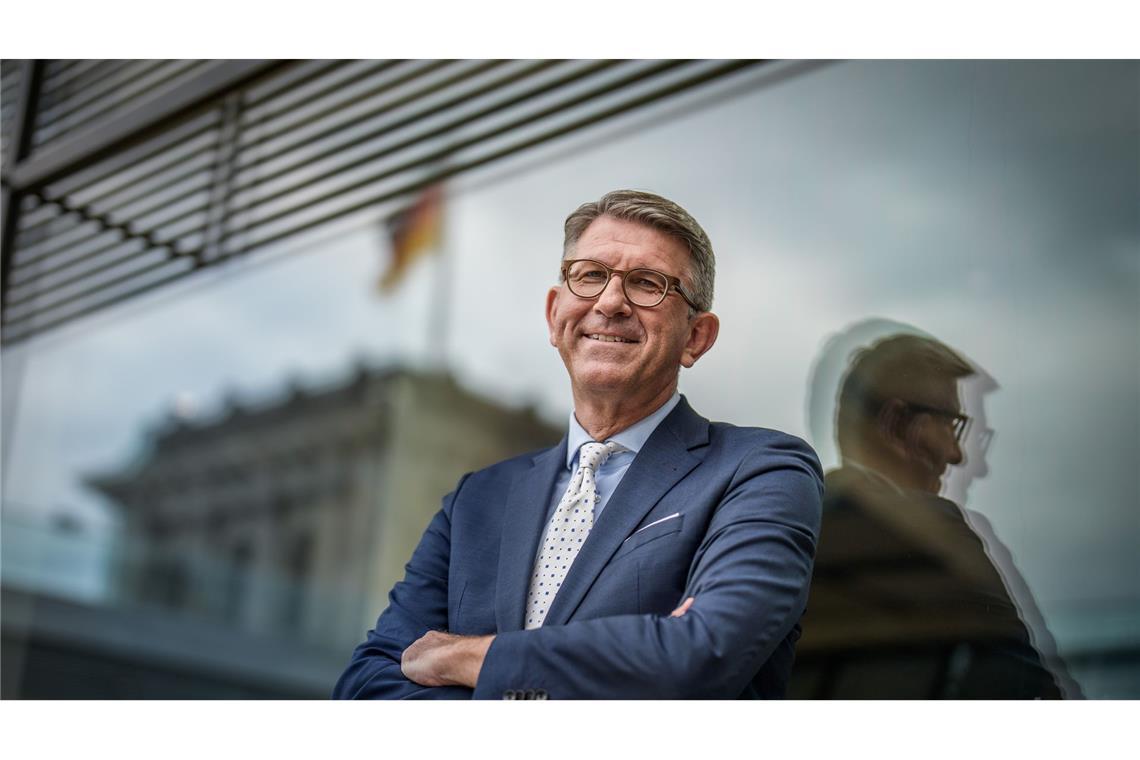 Kulturstaatsminister Wolfram Weimar (parteilos) würdigt die Bedeutung von Bibliotheken. (Archivbild)