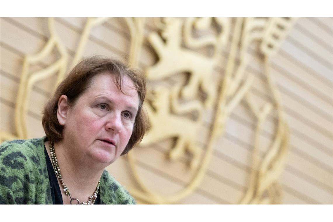 Kritik wegen Kompass-Test reißt nicht ab Kultusministerin Theresa Schopper