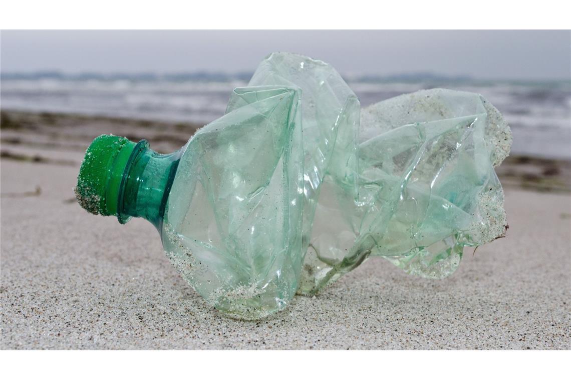 Plastikmüll ließe sich durch vier Schritte stark verringern Kunststoff in Meeren stellen ein globales Problem dar.