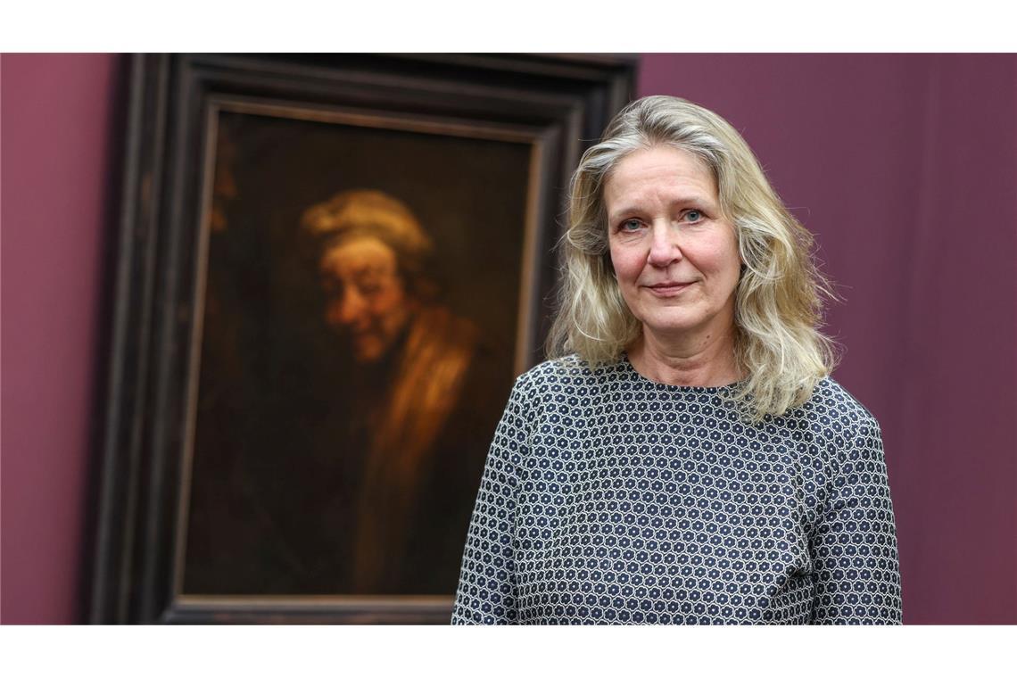 Rembrandts Comedy-Seite Kuratorin Anja Sevcik vor einem ihrer Lieblingsbilder: Der "Lachende Rembrandt".