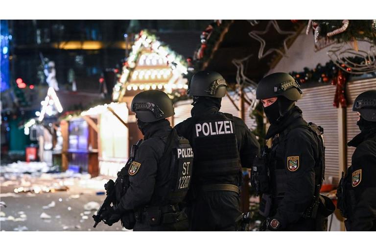 Kurz vor Weihnachten war ein 50-Jähriger aus Saudi-Arabien mit einem Auto über den Magdeburger Weihnachtsmarkt gerast. (Archivbild)