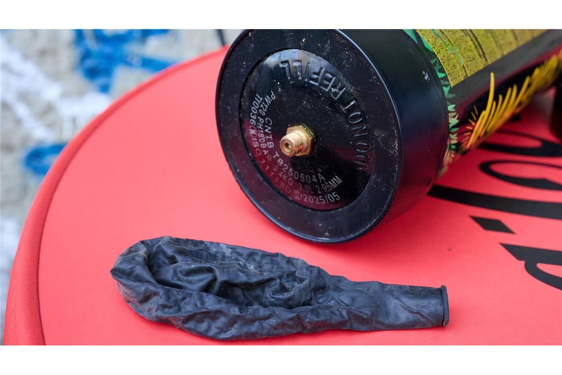 Lachgas hatte sich zur beliebten Partydroge gemausert und wird oft über einen Luftballon konsumiert. (Symbolbild)