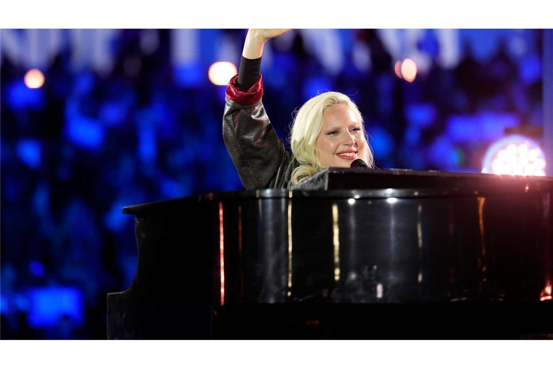 "Ich habe gewählt": US-Promis in der Wahlnacht Lady Gaga gibt ihre Stimme für Kamala Harris ab. (Archivbild)