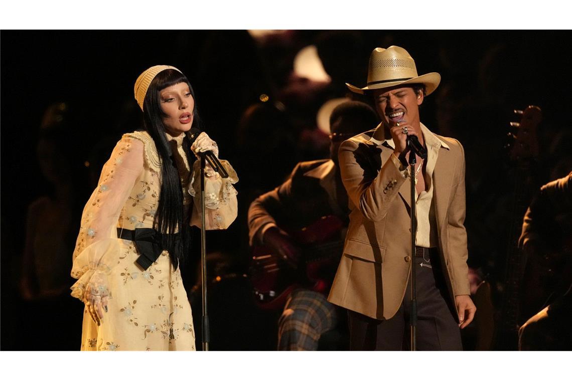 Beyoncé schreibt Musikgeschichte – schon wieder Lady Gaga und Bruno Mars erinnerten mit "California Dreamin'" an die Opfer der Waldbrände.