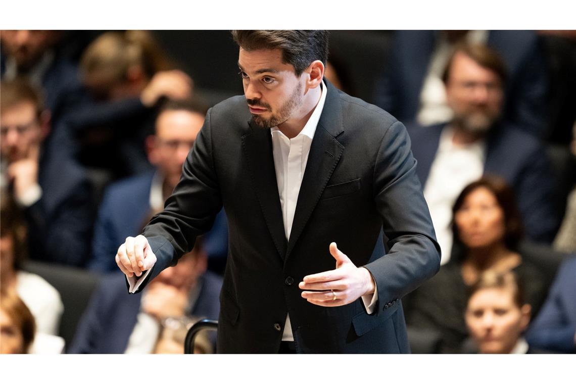 Zeichen der Solidarität: Lahav Shani dirigiert in Berlin Lahav Shani wurde in Belgien ausgeladen. (Archivbild)
