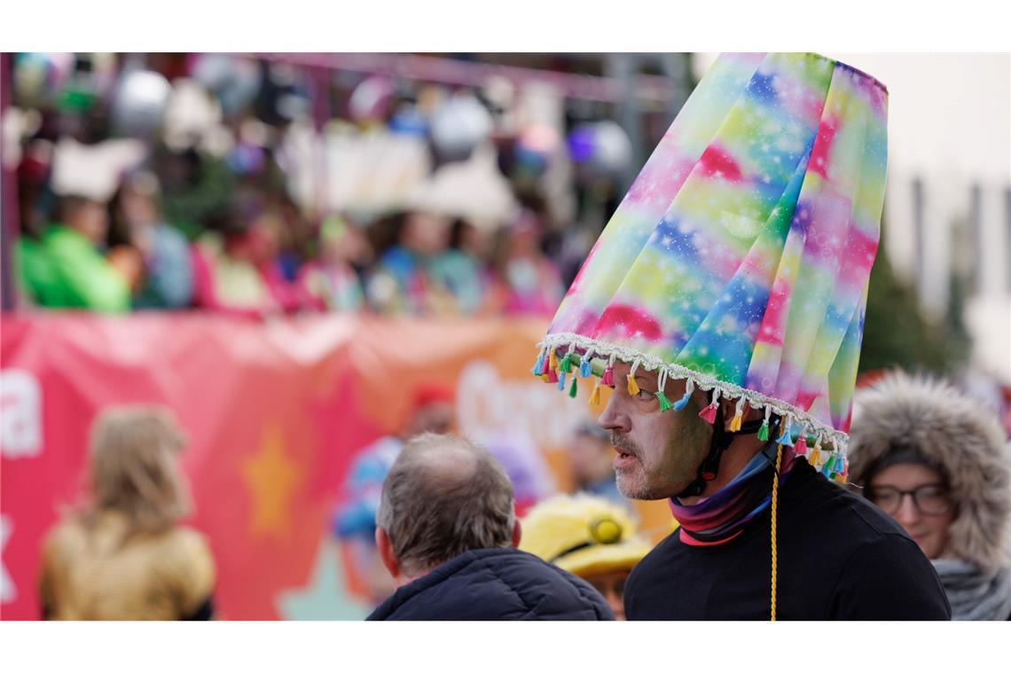 "Wackelkontakt": Der Winter-Partyhit kommt vom Tegernsee Lampe ist der Trend des Faschings 2025 (Archivbild).