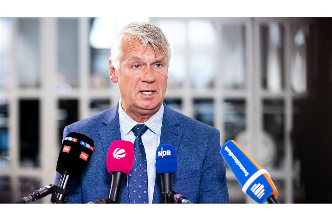 Neue Details: Verdächtiger war am Vortag in Psychiatrie Landespolizeipräsident Brockmann schilderte im Landtag bislang unbekannte Details zum Verhalten des Friedland-Verdächtigen. (Archivbild)