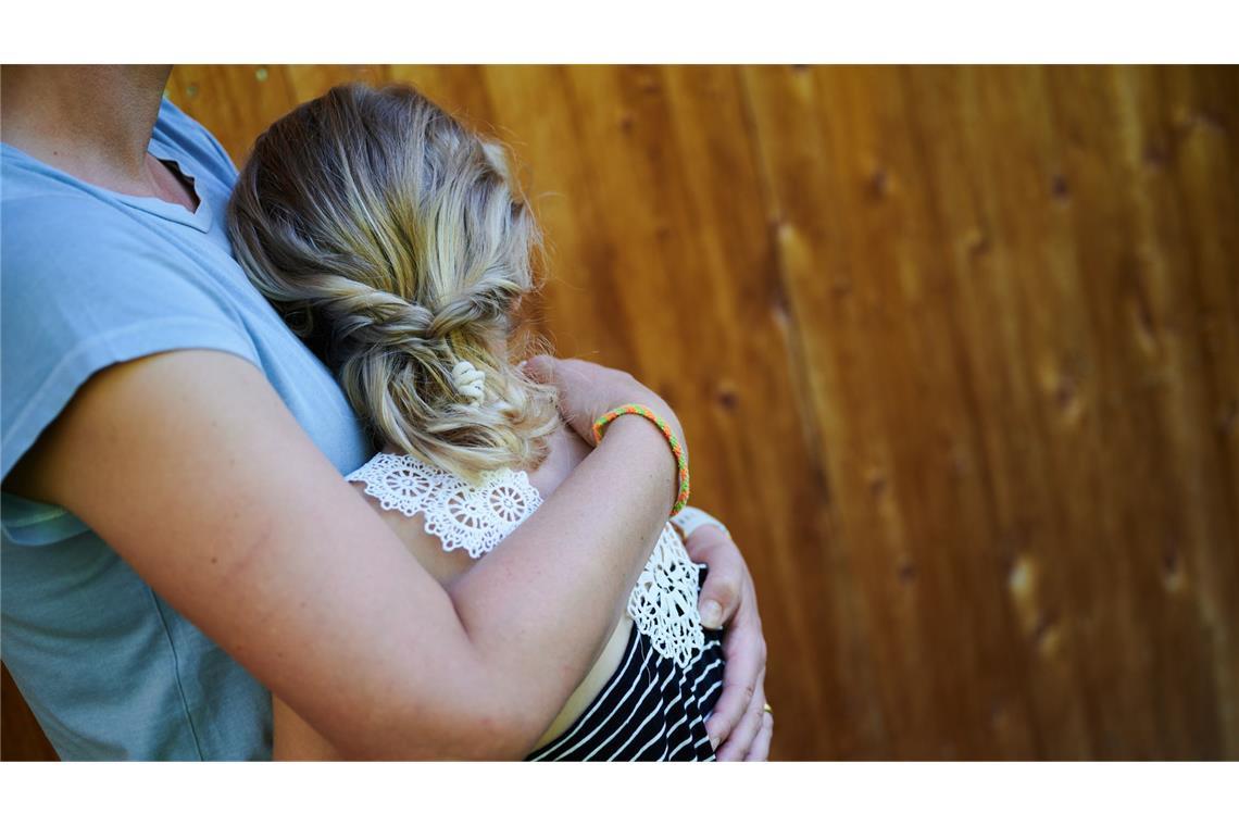 Landesweit litten 2024 hochgerechnet rund 10.000 Mädchen im Alter zwischen 15 und 17 Jahren an Depressionen und etwa 3.000 an Essstörungen. (Symbolbild)