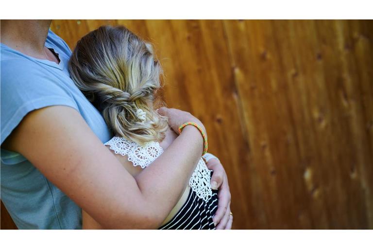 Landesweit litten 2024 hochgerechnet rund 10.000 Mädchen im Alter zwischen 15 und 17 Jahren an Depressionen und etwa 3.000 an Essstörungen. (Symbolbild)