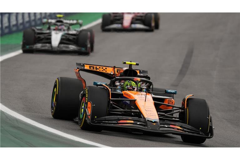 Lando Norris an der Spitze des Feldes in Brasilien.