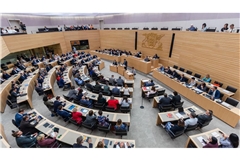 Landtag in Stuttgart: Die Mehrheit der Menschen in Baden-Württemberg ist mit dem Funktionieren der Demokratie auf Landesebene zufrieden. Die Zufriedenheit mit der Landesregierung geringer.