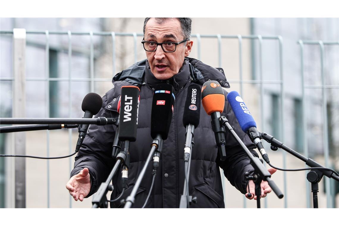 Bauern beklagen schwere wirtschaftliche Schäden durch Seuche Landwirtschaftsminister Cem Özdemir will alles daran setzen, dass die Seuche sich nicht ausbreitet.