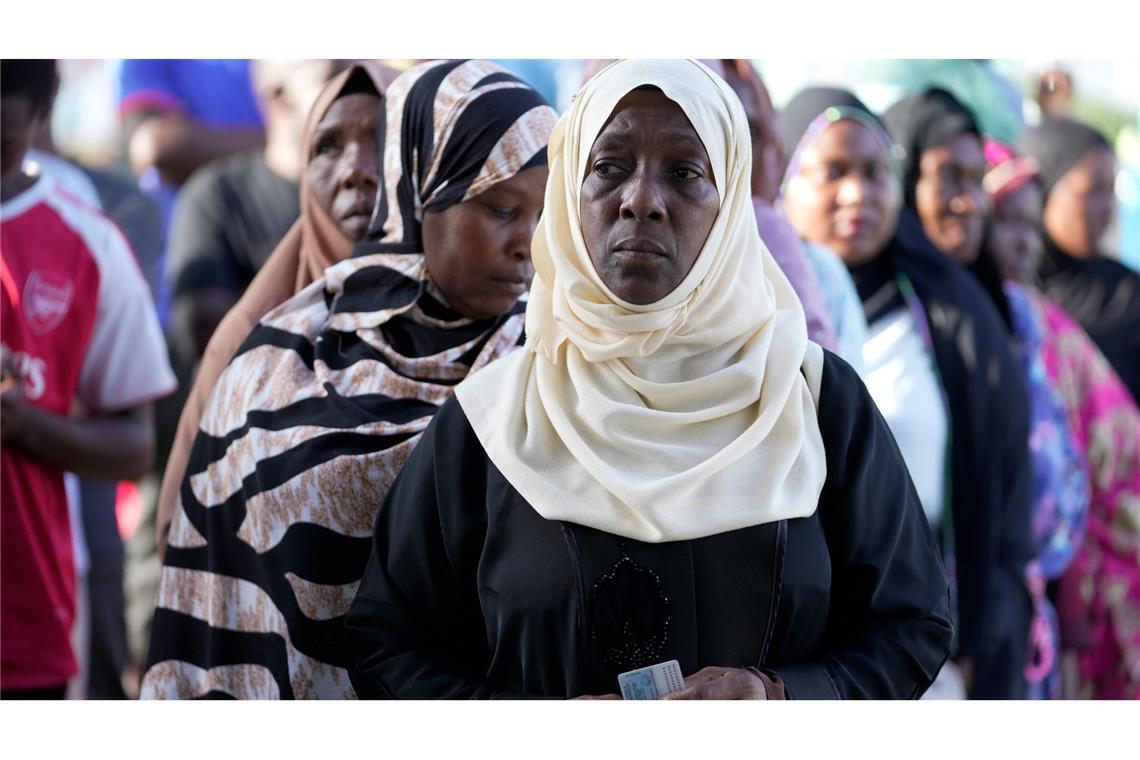 Lange Schlangen bei den Parlamentswahlen in Tansania