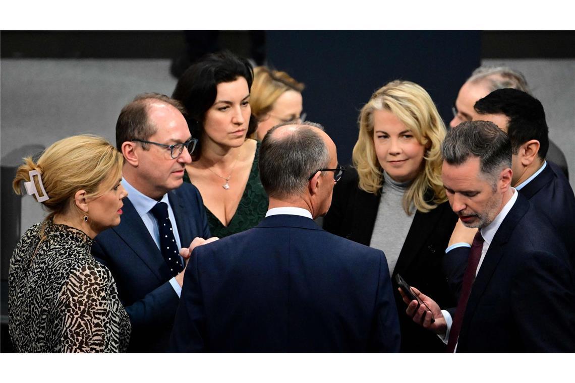 Wird Merz von Bundestag und Bundesrat ausgebremst? Lange Sitzungspause im Bundestag am Freitagmittag.