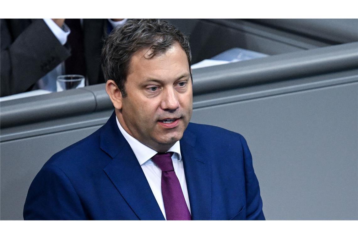 Lars Klingbeil kann viel Geld ausgeben, muss aber auch sparen.