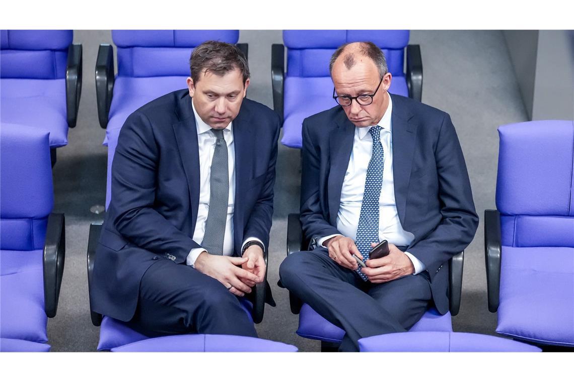 Schuldenpaket beschlossen – wie geht es nun weiter? Lars Klingbeil (links) und Friedrich Merz