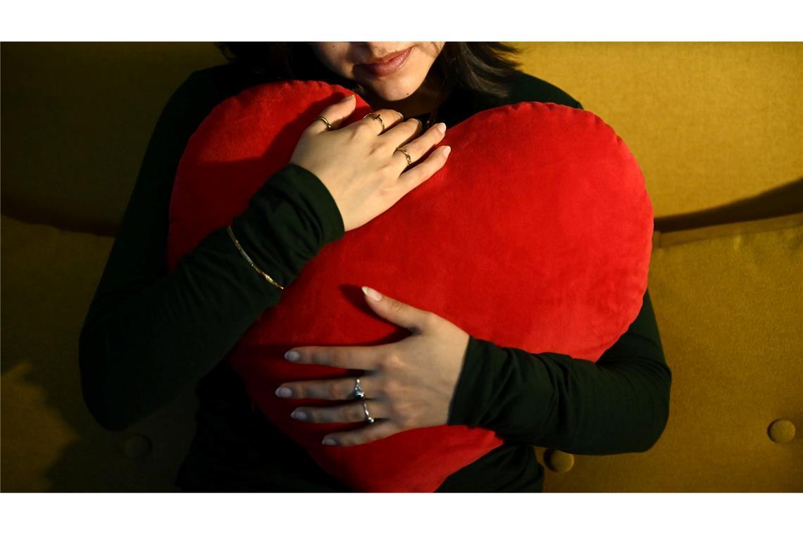 Lass dich drücken: Das rote Herz ist das Symbol der Liebe. (Archivbild)