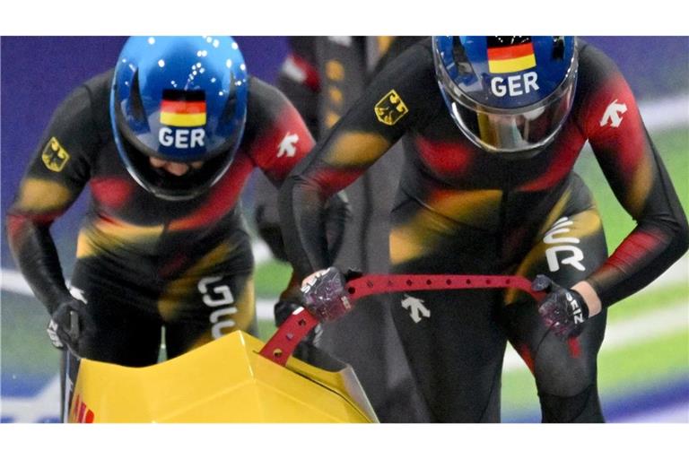 Laura Nolte (Pilotin) und Anschieberin Deborah Levi (Deutschland) legten im ersten Lauf gleich Start- und Bahnrekord hin.