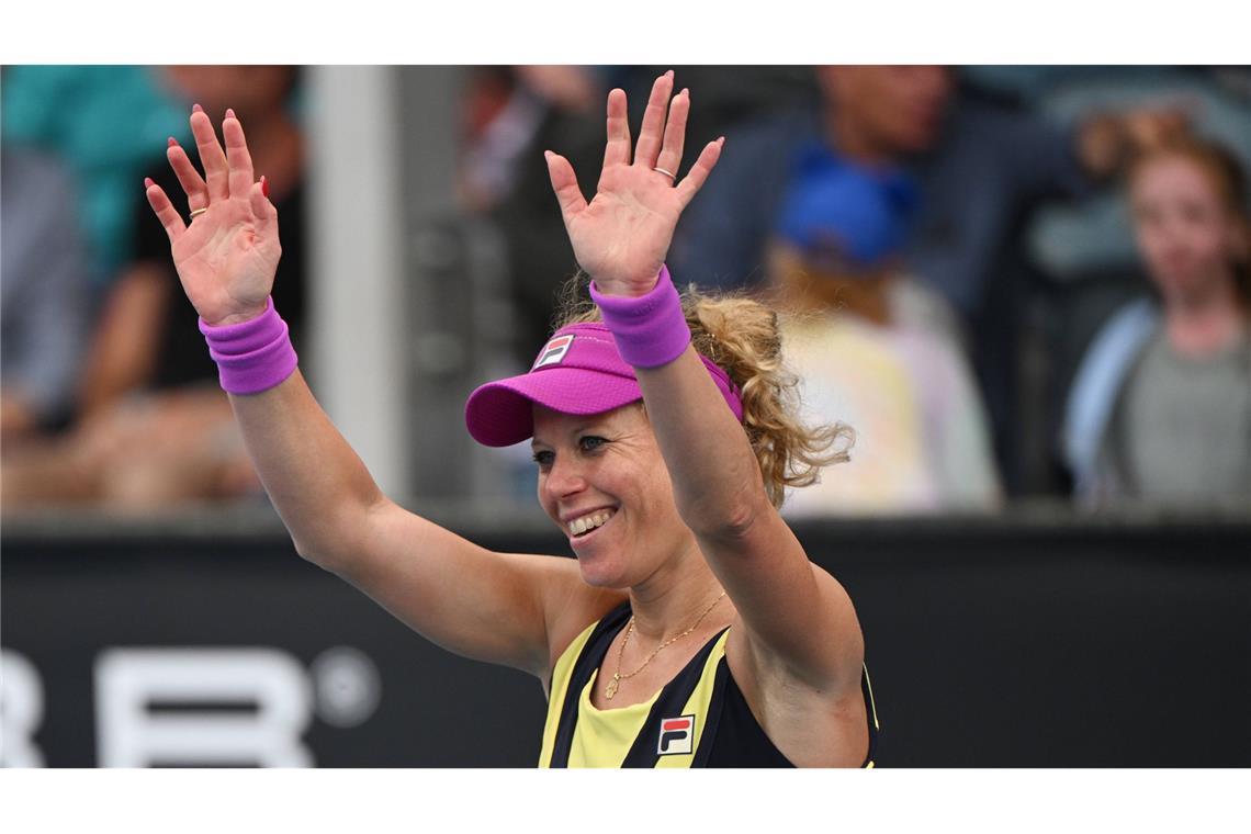 Weltstars & Wildcards – das Duell der Generationen Laura Siegemund (37 Jahre alt, WTA-Rang 95): Die Lokalmatadorin aus Filderstadt kehrt mit einer Wildcard zum Turnier zurück. Laura Siegemund ist vor allem für ihre starken Auftritte im Doppel bekannt. Seit ihrem Debüt als Profi 2002 konnte die 37-Jährige 15 WTA-Doppeltitel erringen, darunter den Sieg bei den US Open im Jahre 2020 sowie den Titel bei den WTA-Finals 2023. Beim Porsche Tennis Grand Prix 2017 gelang ihr sogar der Sieg im Einzel. Ihre Erfahrung und der Heimvorteil machen Siegemund zu einer unangenehmen Gegnerin. Dazu hat sie ein abgeschlossenes Psychologie-Studium. Wir dürfen gespannt sein.